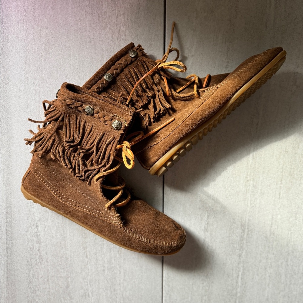 Minnetonka Brown Suede Fringe Moccasin Boots